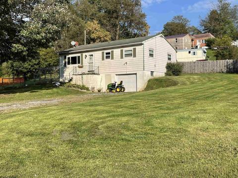 74 Rohr Rd, Masontown, WV 26542