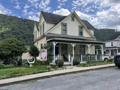 115 Walnut St, Rowlesburg, WV 26425
