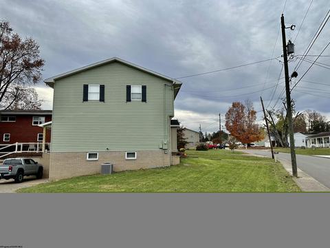 107 E Olive St, Bridgeport, WV 26330 photo 4