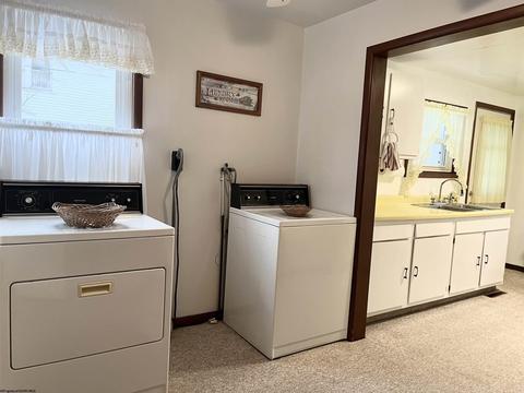 111 Monroe St, Mannington, WV 26582 photo 9