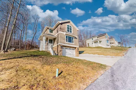 120 Lockwood Dr, Morgantown, WV 26508