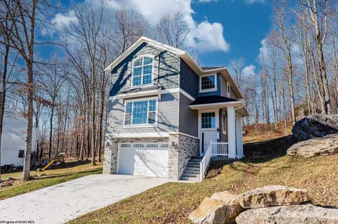 112 Lockwood Dr, Morgantown, WV 26508