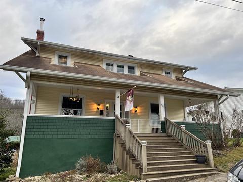 501 N 3rd St, Sutton, WV 26601