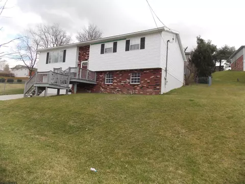 1908 Constitution Dr, Fairmont, WV 26554