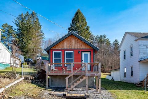 128 Brown St, Thomas, WV 26292