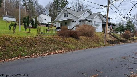 908 Maple Ave, Grafton, WV 26354