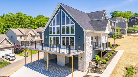 208 Greenview Dr, Morgantown, WV 26508