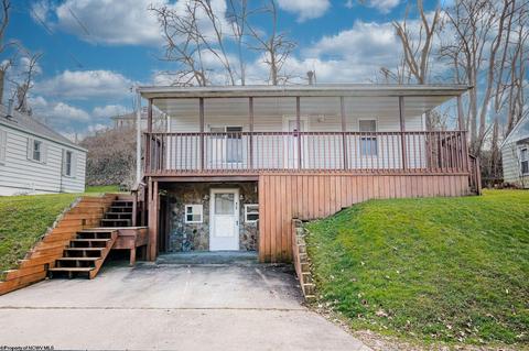 459 Ohio Ave, Westover, WV 26501