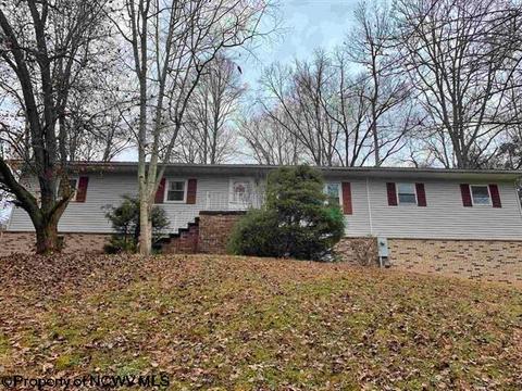 211 Evergreen Cir, Philippi, WV 26416