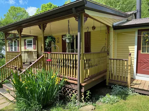 1187 Sand Fork Rd, New Milton, WV 26411