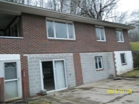 1210 Sun Valley Rd, Clarksburg, WV 26301