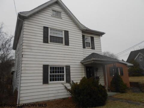 1113 Country Club Rd, Fairmont, WV 26554