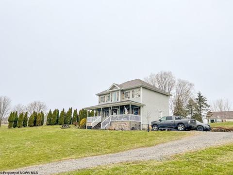 170 Green Valley Dr, Reedsville, WV 26547