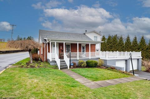 211 E High St, Kingwood, WV 26537