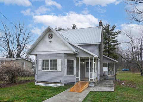 45 Park St, Terra Alta, WV 26764