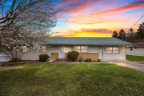587 Tyrone Avery Rd, Morgantown, WV 26508
