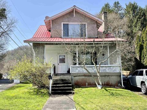 6 Kitson St, Weston, WV 26452