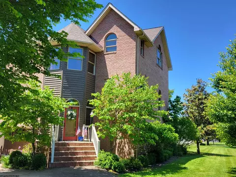 105 Summit Overlook Dr, Morgantown, WV 26508