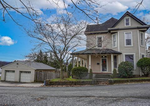9 Buchanan St, Westover, WV 26501