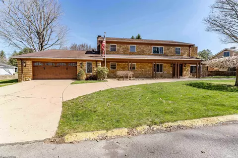 1284 Parkview Dr, Morgantown, WV 26505