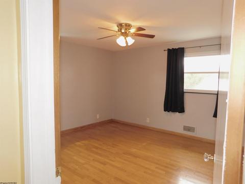 126 E Olive St, Bridgeport, WV 26330 photo 11
