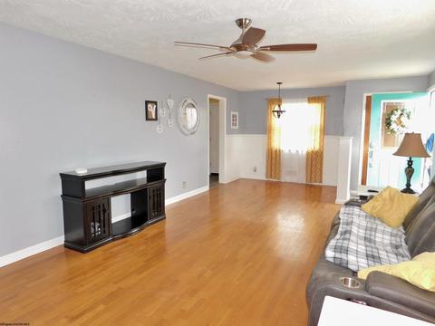 126 E Olive St, Bridgeport, WV 26330 photo 7