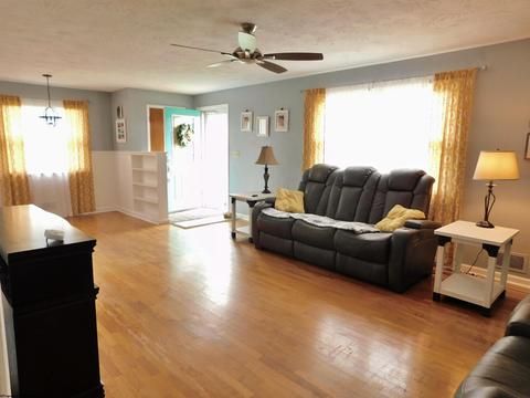 126 E Olive St, Bridgeport, WV 26330 photo 5