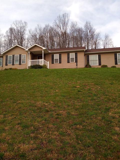 31 Doe Ln, Buckhannon, WV 26201