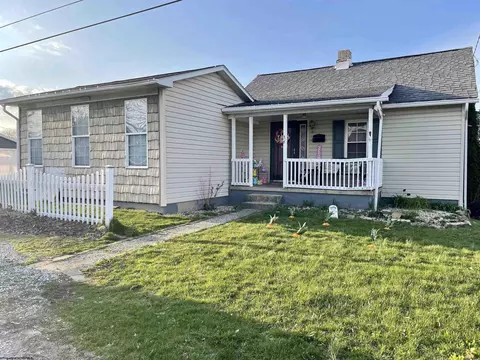 36 Woodland Ave, Masontown, PA 15461