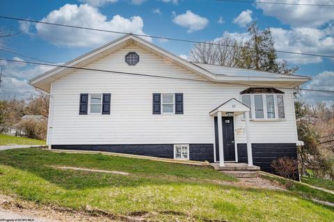 55 Cleveland Ave, Westover, WV 26501