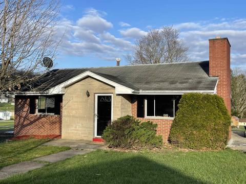 1663 Big Tree Dr, Fairmont, WV 26554