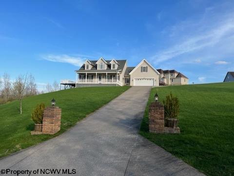 105 Northwood Dr, Fairmont, WV 26554