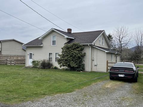 11 Goff St, Elkins, WV 26241 photo 3