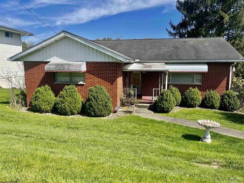1121 Morningstar Ln, Fairmont, WV 26554