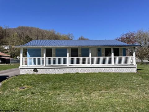 16 Elm St, Rowlesburg, WV 26425