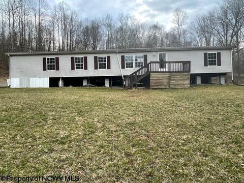 698 Greer Dr, Masontown, WV 26542