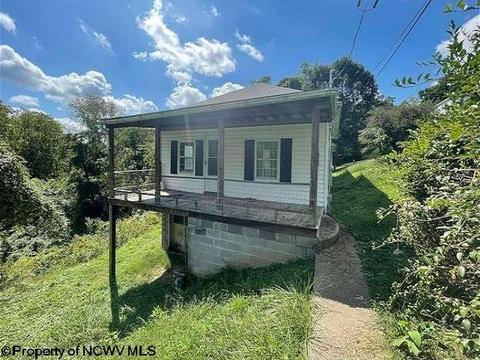 209 Lang Ave, Clarksburg, WV 26301