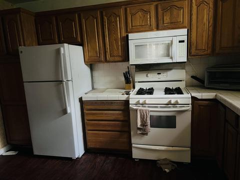 605 E Main St, Mannington, WV 26582 photo 3