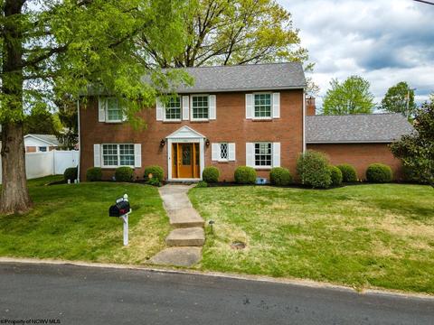 1260 Longdon St, Morgantown, WV 26505