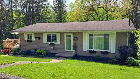 6 Cacapon Cir, Fairmont, WV 26554