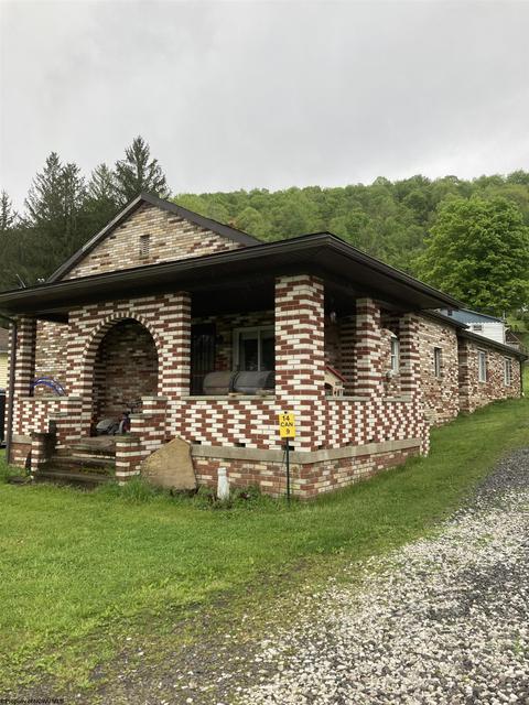13 Canary St, Worthington, WV 26591