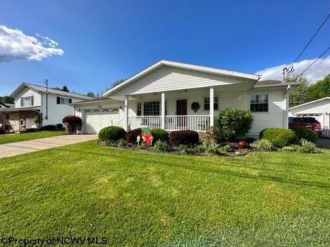 17 Reger Ave, Buckhannon, WV 26201