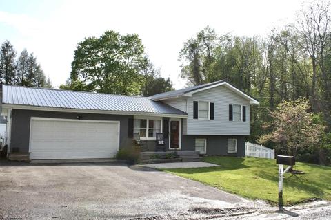 101 Manown St, Kingwood, WV 26537