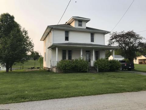 107 Pleasant St, Masontown, WV 26542