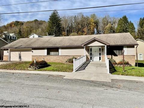 86 Chestnut St, Rowlesburg, WV 26425