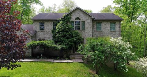649 Sassafras Dr, Fairmont, WV 26554