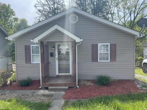 1504 Worthington St, Fairmont, WV 26554
