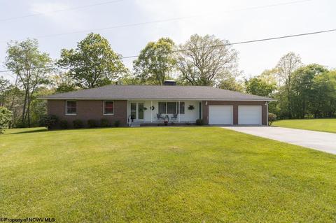 106 Crossbow Dr, Lost Creek, WV 26385