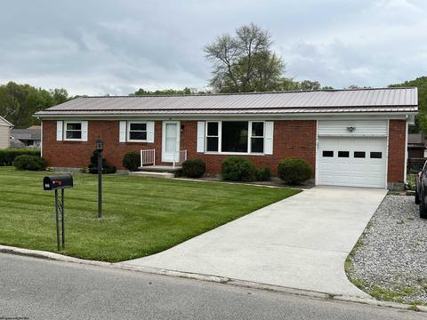 222 Ferndale Dr, Elkins, WV 26241
