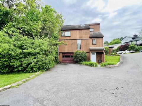 1 Briar Patch Ln, Morgantown, WV 26505